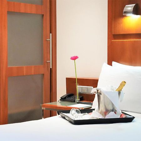 Port Azafata Valencia Hotel Manises Ngoại thất bức ảnh